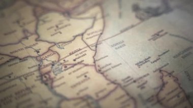 Kenya eski bir politik dünya haritasında. Yavaş çekim, yay çekimini takip et. 