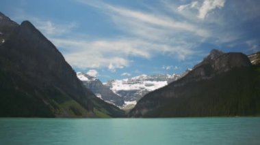 Banff Ulusal Parkı, Kanada 'daki ünlü Louise Gölü' nün güzel zamanlaması. 