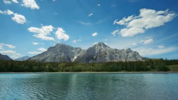 Kanada Rocky Dağları Ndaki Güzel Gölün Yaz Zamanı — Stok video
