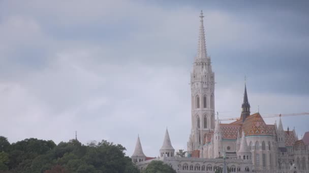 Guindastes Construção Budapeste Bairro Histórico Movimento Lento — Vídeo de Stock