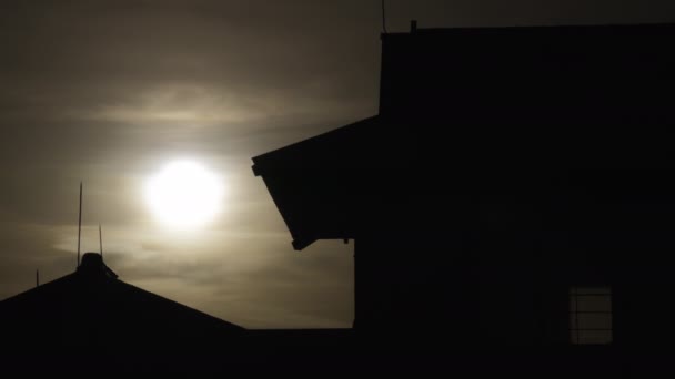 Casas Japonesas Tradicionais Silhueta Contra Pôr Sol — Vídeo de Stock