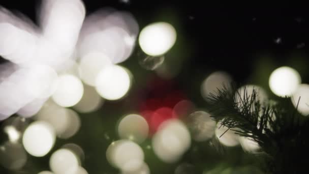 Αφηρημένο Φόντο Των Χριστουγέννων Bokeh Φώτα Και Πτώση Χιονιού Αργή — Αρχείο Βίντεο