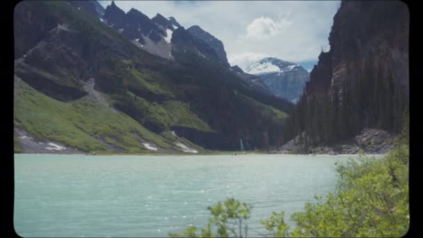 カナダのバンフ国立公園にあるルイーズ湖 ヴィンテージ フィルム ルック — ストック動画