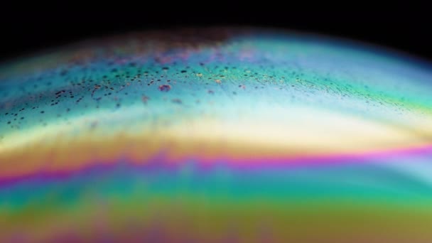 Sabun Köpüğünün Yüzeyindeki Soyut Makro Gökkuşağı Deseni Renkli Soyut Arkaplan — Stok video