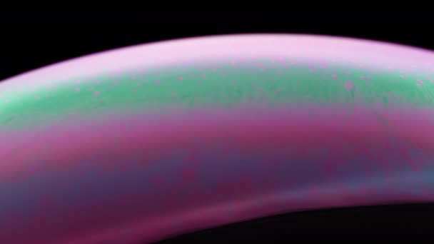 Flüssigkeiten Verschiedenen Farben Auf Einer Runden Oberfläche Bewegen Abstrakter Makrohintergrund — Stockvideo