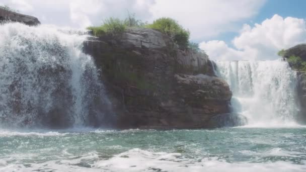 Mächtige Lundbreck Falls Süden Albertas Stürzen Den Fluss Zeitlupe — Stockvideo