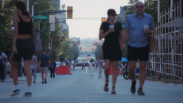 Vancouver Kanada September 2023 Fußgänger Gehen Auf Der Straße Der — Stockvideo