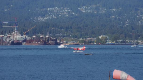 加拿大温哥华 2023年9月1日 港航飞机在温哥华港起飞 慢动作 — 图库视频影像