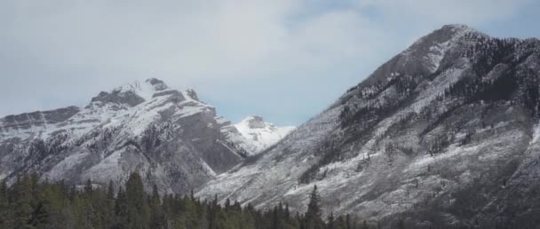 Sněžné Vrcholy Skalnatého Pohoří Národním Parku Banff Kanadě Zpomalený Pohyb Royalty Free Stock Záběr