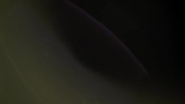 Kamera lenslerinden ışık sızıntısı ve lens parlamaları. Ağır çekimde üstüste biner.