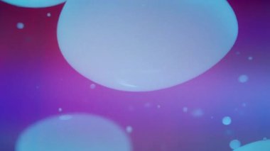 Lav kabarcıkları mor arkaplanda sıvı olarak akıyor. Yavaş çekim.