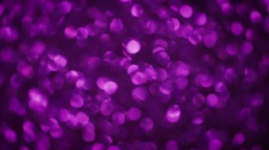 Işıltılı mor parıltının soyut bokeh arkaplanı. 
