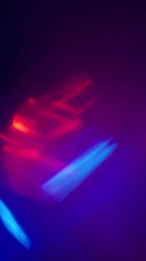 Bir paket ağır çekim cam prizması. Dikey Biçim.