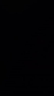 Gerçek zamanlı otantik prizma kırılma kaplamaları. Dikey Biçim.