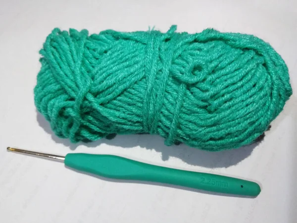 Blue Wool Yarn Knitting Needle White Background — Stock Photo, Image