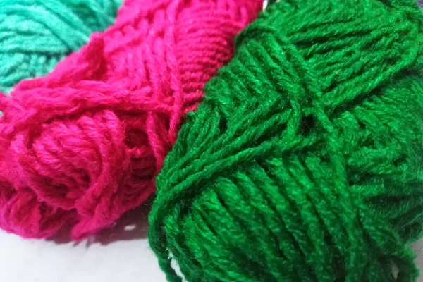 Wool Yarn White Background Apparel Material Knitting Fabrics Green Pink — Stock Photo, Image
