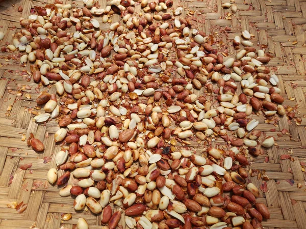 Amendoins Pano Fundo Tecidos Bambu Nozes Fritas Para Uma Dieta — Fotografia de Stock