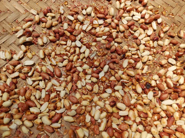 Köstliche Erdnüsse Isolierten Hintergrund Erdnüsse Enthalten Kalorien Fett Eiweiß Kohlenhydrate — Stockfoto
