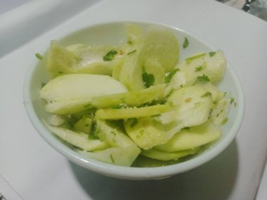 Beyaz arka planda kabak tohumları. Balkabağı sebze tohumları. Sağlıklı besin maddeleri. 