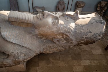 Kahire, Mısır-14 Ocak 2023: Giza 'da Ramses II Heykeli