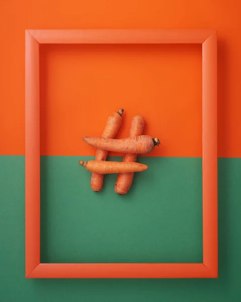 Hashtag Symbol Carrots Wooden Picture Frame Orange Green Background — Foto de Stock