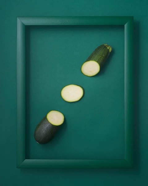 Chopped Zucchini Wooden Picture Frame Green Background 免版税图库图片