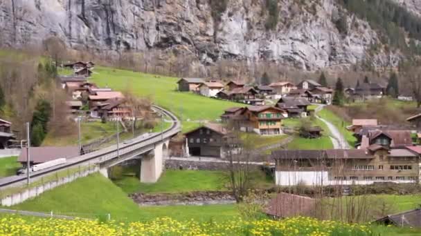 Hava Sviçre Lauterbrunnen Gündoğumunda Staubbach Şelalesiyle Ünlü Sviçre Alp Köyü — Stok video
