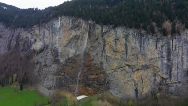 Letecký Lauterbrunnen Švýcarsku Proslulá Švýcarská Alpská Krajina Vodopádem Staubbach Při — Stock video