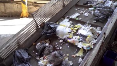 Atık işleme tesisinin taşıyıcıları. Ukrayna