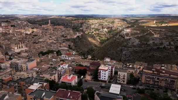 意大利马特拉 这座城市的旧部分被刻在岩石上 空中景观 图库视频片段