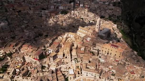 意大利马特拉 这座城市的旧部分被刻在岩石上 空中景观 免版税图库视频