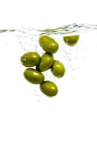 健康的新鲜橄榄加少许水 — 图库照片