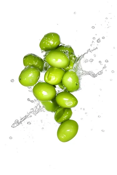 健康的新鲜橄榄加少许水 — 图库照片