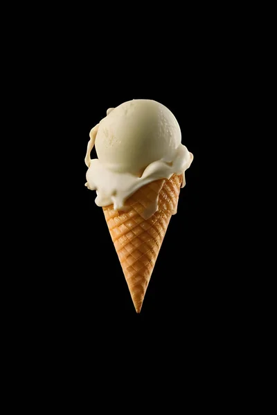 Zmrzlina Kornout Bílou Čokoládou Vaflovací Kornouty Černém Pozadí — Stock fotografie