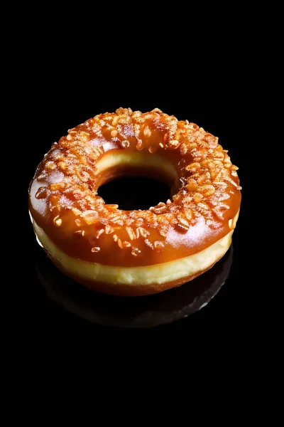 Donut Com Cobertura Chocolate Isolado Fundo Preto — Fotografia de Stock