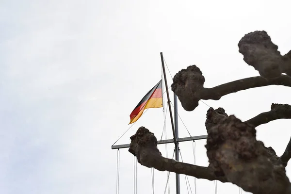 German Flag Hangs Clear Sky — Stock Photo, Image