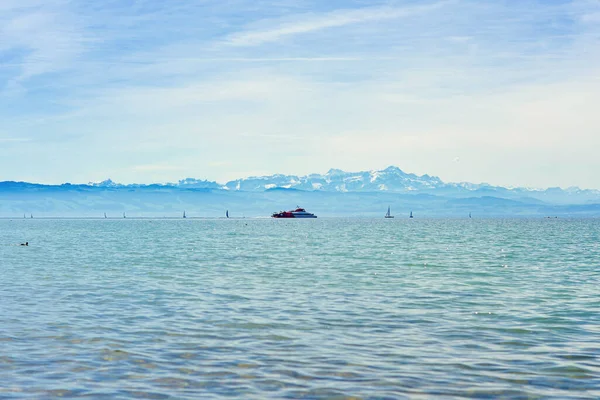 Switzerland Backdrop Alpine Mountains Ship People Floats — Stock Photo, Image