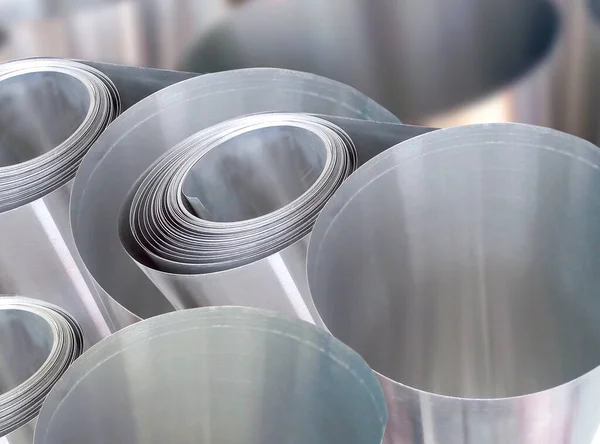 Aluminium Metall Rullar Med Suddig Bakgrund — Stockfoto