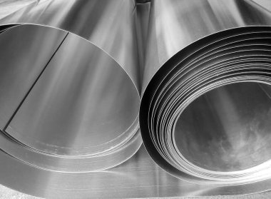 İki rulo alüminyum metalin detayları