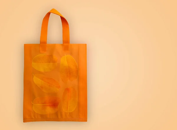 Eine Orangefarbene Tragetasche Mit Kopierplatz Für Text Vliesstofftaschen Aus Polypropylin — Stockfoto
