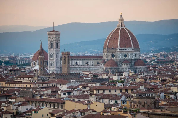 Katedral santa Maria del fiore (duomo) dusk, Floransa, İtalya