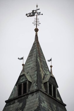 Slovakya 'nın Levoca kentindeki eski belediye binasının tepesinde.