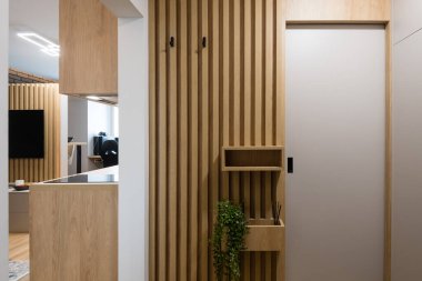 Küçük kentsel apartman koridoru