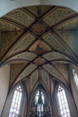SPISSKA KAPITULA, SLOVAKIA - 9 AUG 2023: Spisska Kapitula, Slovakya 'daki Saint Martin Katedrali' nin tavanına resim