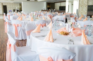 pembe düğün masası