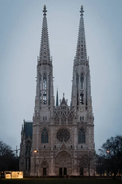 Avusturya Nın Viyana Kentindeki Neo Gotik Adak Kilisesinin Votivkirche Sabahın Telifsiz Stok Imajlar