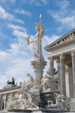 Parlamento binası önündeki Pallas Athene Çeşmesi, Viyana, Avusturya