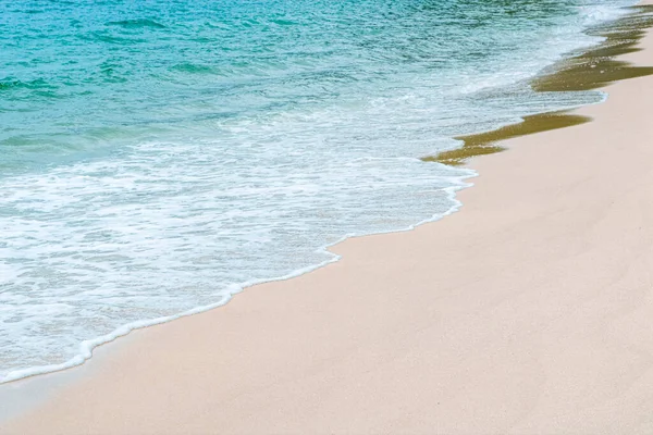 Weiche Schöne Meereswogen Sandstrand Hintergrund Kopierraum — Stockfoto