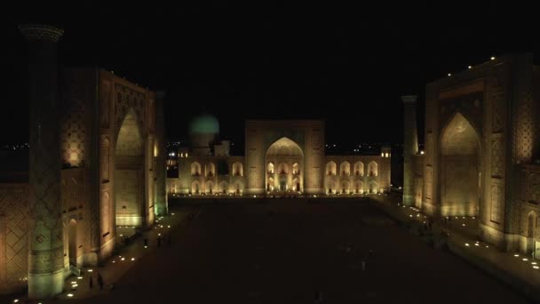 Самарканд Узбекистан Вид Повітря Улуг Мадраса Площа Кольоровий Регістан Вночі — стокове відео