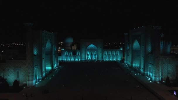 Самарканд Узбекистан Вид Воздуха Медресе Улуг Бек Колорафул Регистан Ночью — стоковое видео